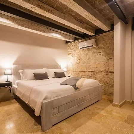 Casa Del Hidalgo - Walled 7br Colonial Cartagena
