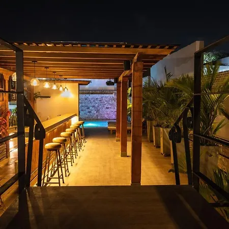 Casa Del Hidalgo - Walled 7br Colonial Villa *