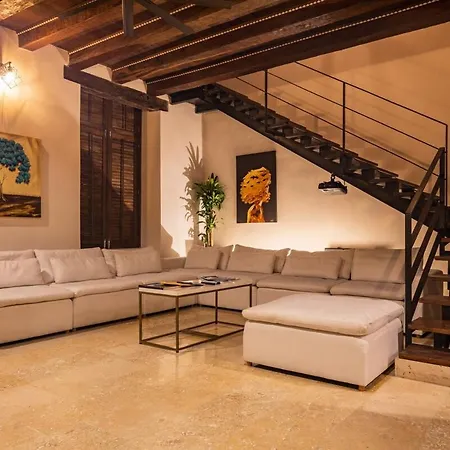 Casa Del Hidalgo - Walled 7br Colonial