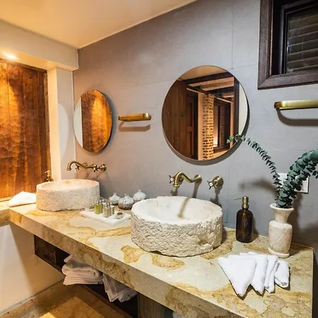 Villa Casa Del Hidalgo - Walled 7br Colonial Cartagena