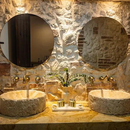 Villa Casa Del Hidalgo - Walled 7br Colonial Cartagena