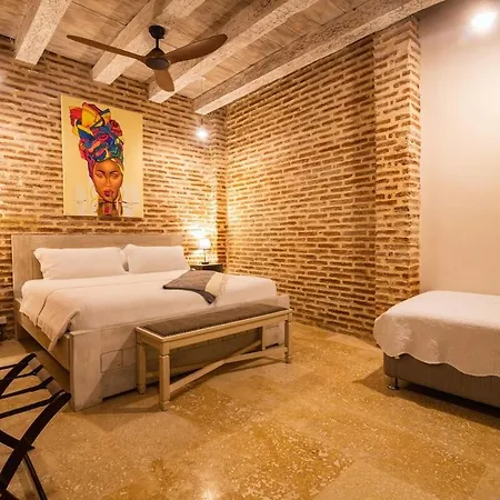 Casa Del Hidalgo - Walled 7br Colonial