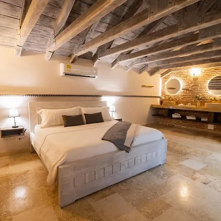 Casa Del Hidalgo - Walled 7br Colonial *